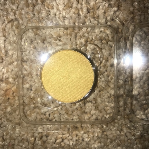 2 NEW Anastasia Beverly Hills Eyeshadows - Picture 5 of 8